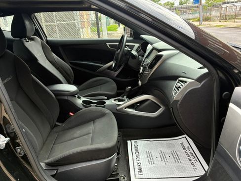 Used 2017 Hyundai Veloster Value Edition FWD image 15