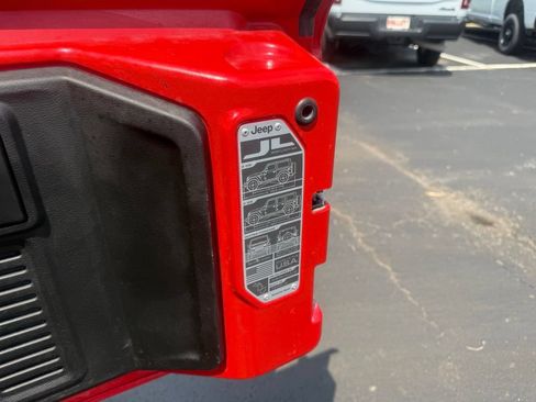 Used 2020 Jeep Wrangler Unlimited Sahara w/ Dual Top Group AWD/4WD image 55