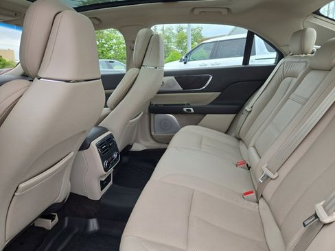 Used 2018 Lincoln Continental Reserve AWD/4WD image 12