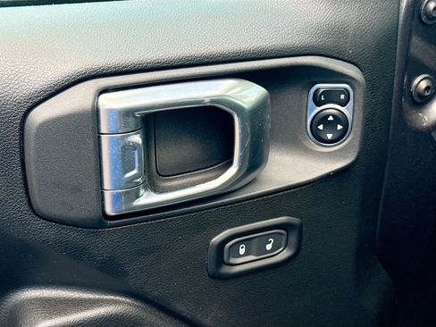 Used 2024 Jeep Wrangler Unlimited AWD/4WD image 17