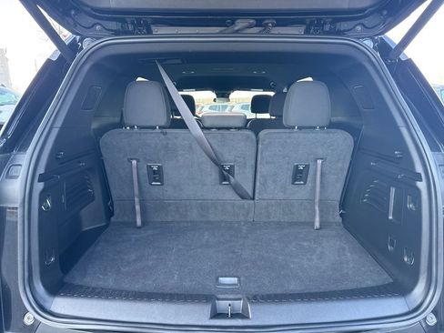 Used 2025 Chevrolet Traverse LT image 28