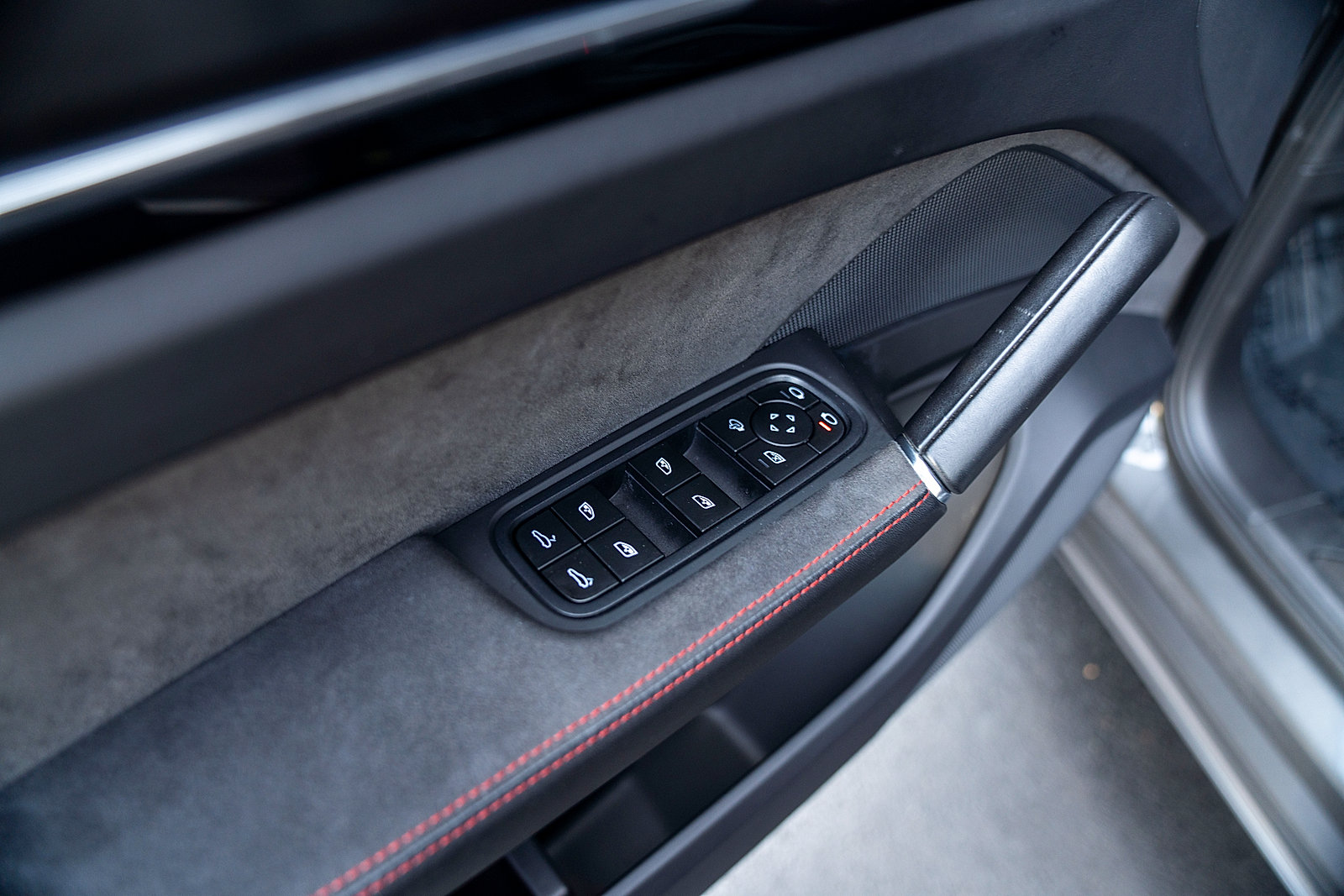Certified 2023 Porsche Cayenne GTS AWD/4WD image 18