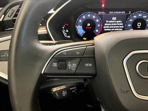 Certified 2025 Audi Q3 2.0T Premium Plus w/ Premium Plus Package AWD/4WD image 24