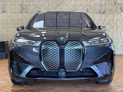 Used 2022 BMW iX xDrive50 w/ Sport Package AWD/4WD image 3
