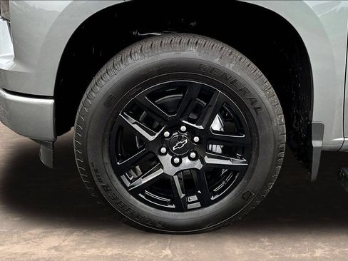 Used 2026 Chevrolet Silverado 1500 Custom AWD/4WD image 37