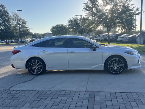 Used 2019 Toyota Avalon Touring FWD image 10