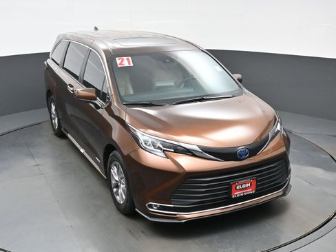 Used 2021 Toyota Sienna XLE FWD image 36