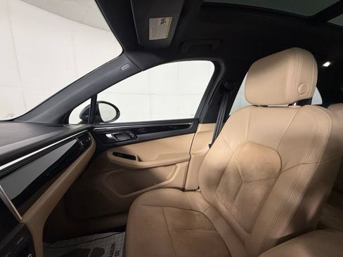 Used 2020 Porsche Macan AWD/4WD image 18