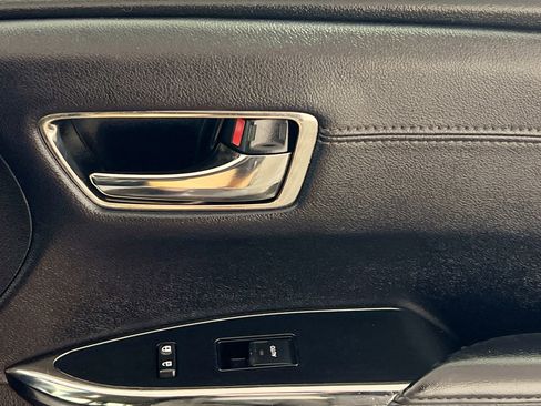 Used 2018 Toyota Avalon XLE image 32