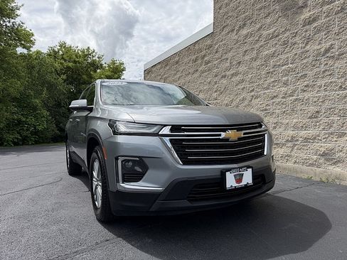 Used 2023 Chevrolet Traverse LT FWD image 1