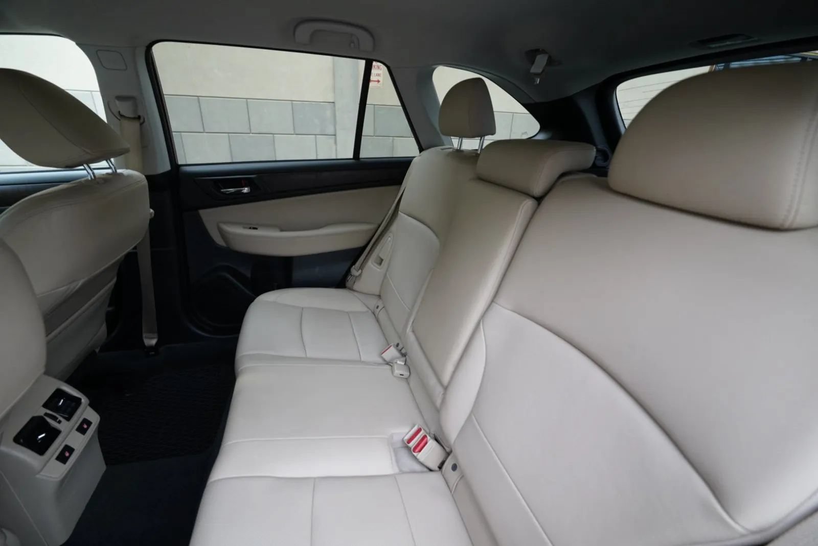 Used 2015 Subaru Outback 2.5i Limited AWD/4WD image 28
