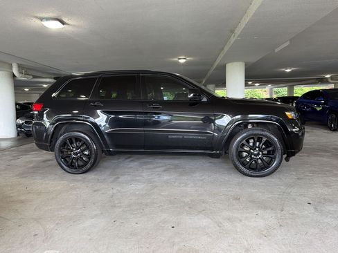 Used 2020 Jeep Grand Cherokee Altitude AWD/4WD image 7