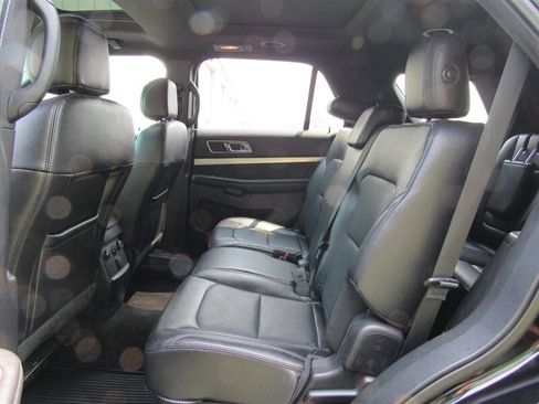 Used 2016 Ford Explorer XLT w/ Equipment Group 202A AWD/4WD image 12