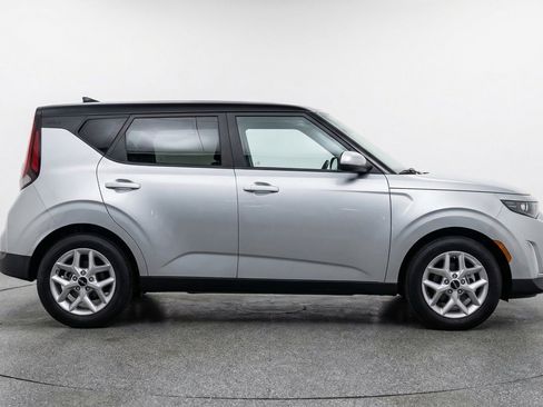 Used 2025 Kia Soul LX w/ LX Technology Package FWD image 11