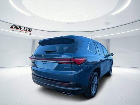 Used 2025 Buick Enclave Preferred image 3