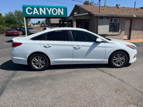 Used 2015 Hyundai Sonata SE FWD image 2
