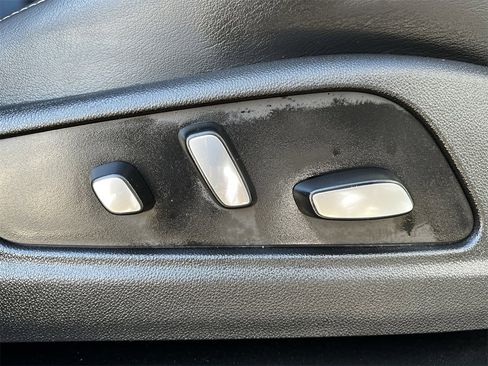 Used 2025 Cadillac XT6 Premium Luxury image 27