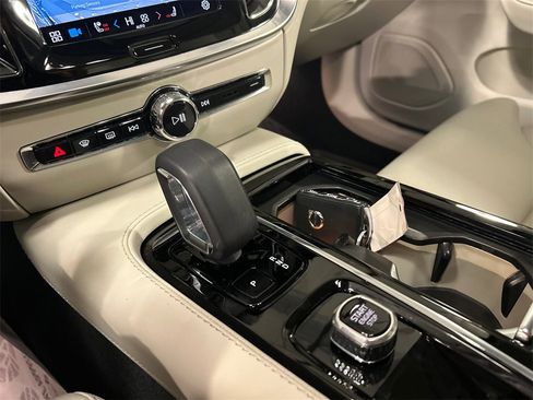 Certified 2023 Volvo S60 T8 Ultimate image 17