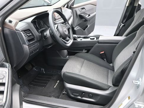 Used 2023 Nissan Rogue SV image 19