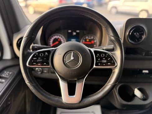 Used 2022 Mercedes-Benz Sprinter 2500 image 15