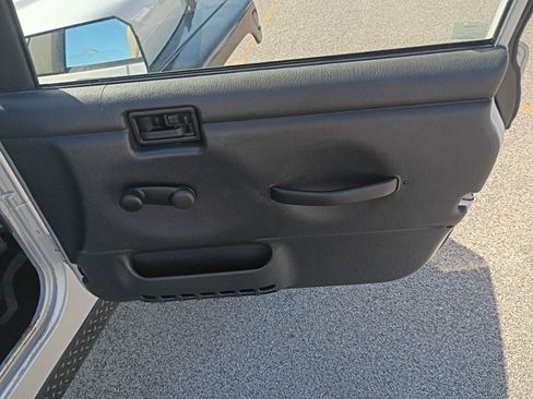Used 2003 Jeep Wrangler X AWD/4WD image 13