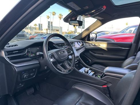 Used 2022 Jeep Grand Cherokee Overland w/ Advanced Protech Group III image 9