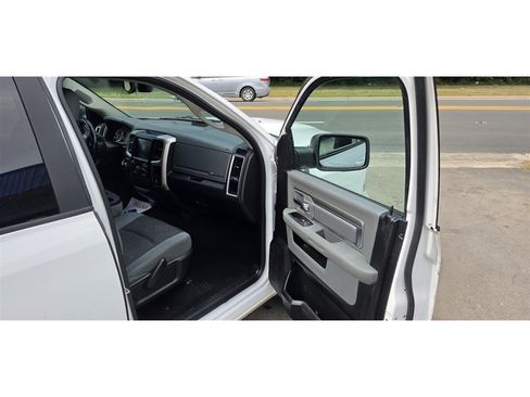 Used 2019 RAM 1500 Big Horn AWD/4WD image 10