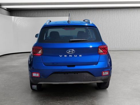 Used 2023 Hyundai Venue SEL FWD image 6