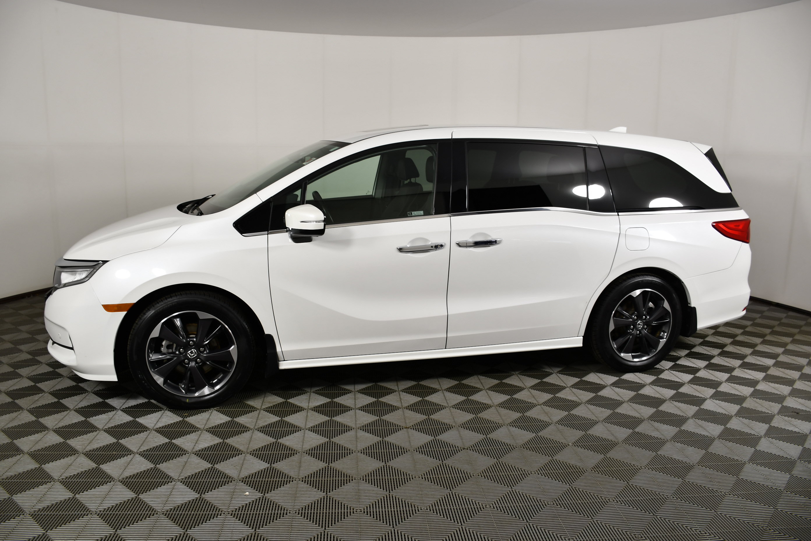 Used 2022 Honda Odyssey Elite image 9