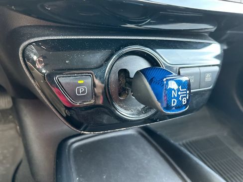Used 2022 Toyota Prius L Eco FWD image 25