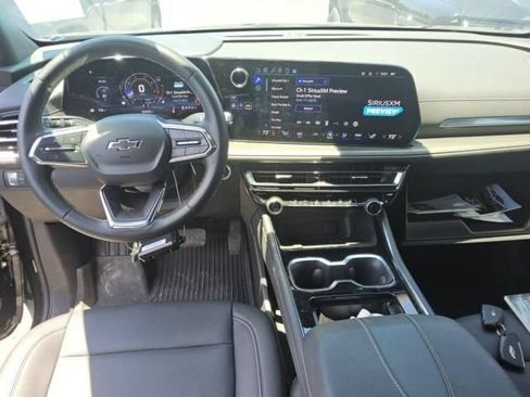 Used 2024 Chevrolet Traverse LT w/ Midnight/Sport Edition FWD image 3