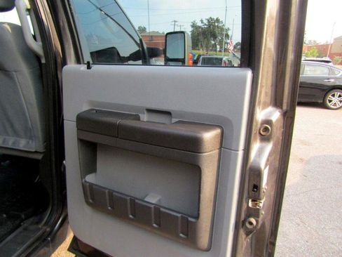 Used 2016 Ford F250 XL w/ Power Equipment Group image 19