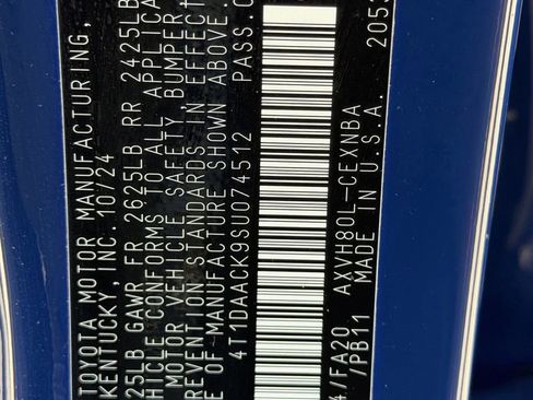 Used 2025 Toyota Camry LE image 31