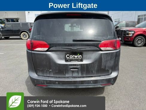 Used 2018 Chrysler Pacifica Touring-L w/ S Appearance Package FWD image 5