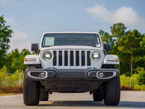 Used 2023 Jeep Wrangler Unlimited Sahara w/ Cold Weather Group AWD/4WD image 2