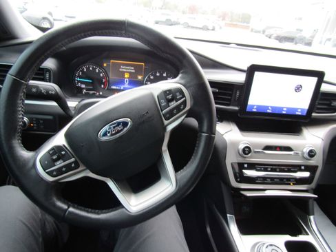 Used 2021 Ford Explorer XLT w/ Equipment Group 202A image 17