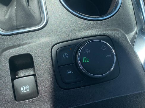 Used 2023 Chevrolet Traverse LT AWD/4WD image 11