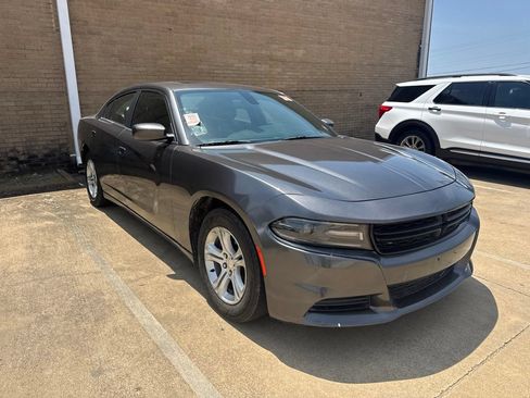 Used 2019 Dodge Charger SXT w/ Leather Interior Group RWD image 3