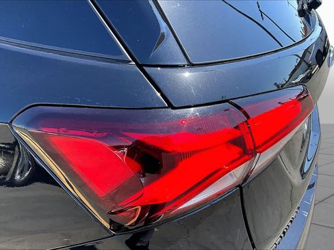 Used 2023 Chevrolet Equinox RS FWD image 28