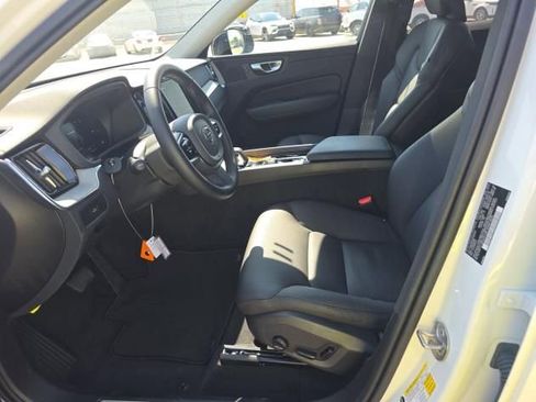 Used 2025 Volvo XC60 B5 Plus AWD/4WD image 8