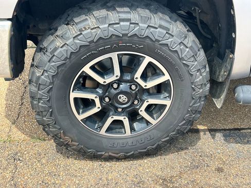 Used 2017 Toyota Tundra SR5 w/ TRD Off Road Package AWD/4WD image 24