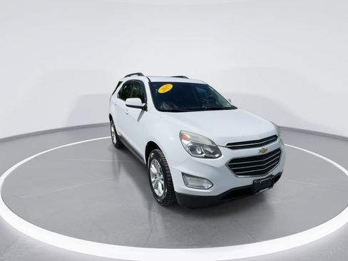Used 2017 Chevrolet Equinox LT w/ Convenience Package FWD image 2