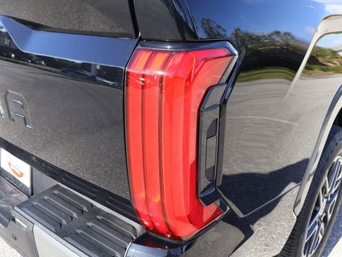 Used 2023 Toyota Tundra Limited w/ Power Package image 9