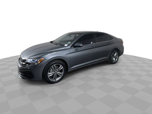 Used 2024 Volkswagen Jetta SE w/ Panoramic Sunroof Package FWD image 4