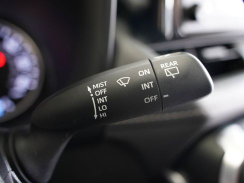 Used 2022 Toyota RAV4 LE AWD/4WD image 18