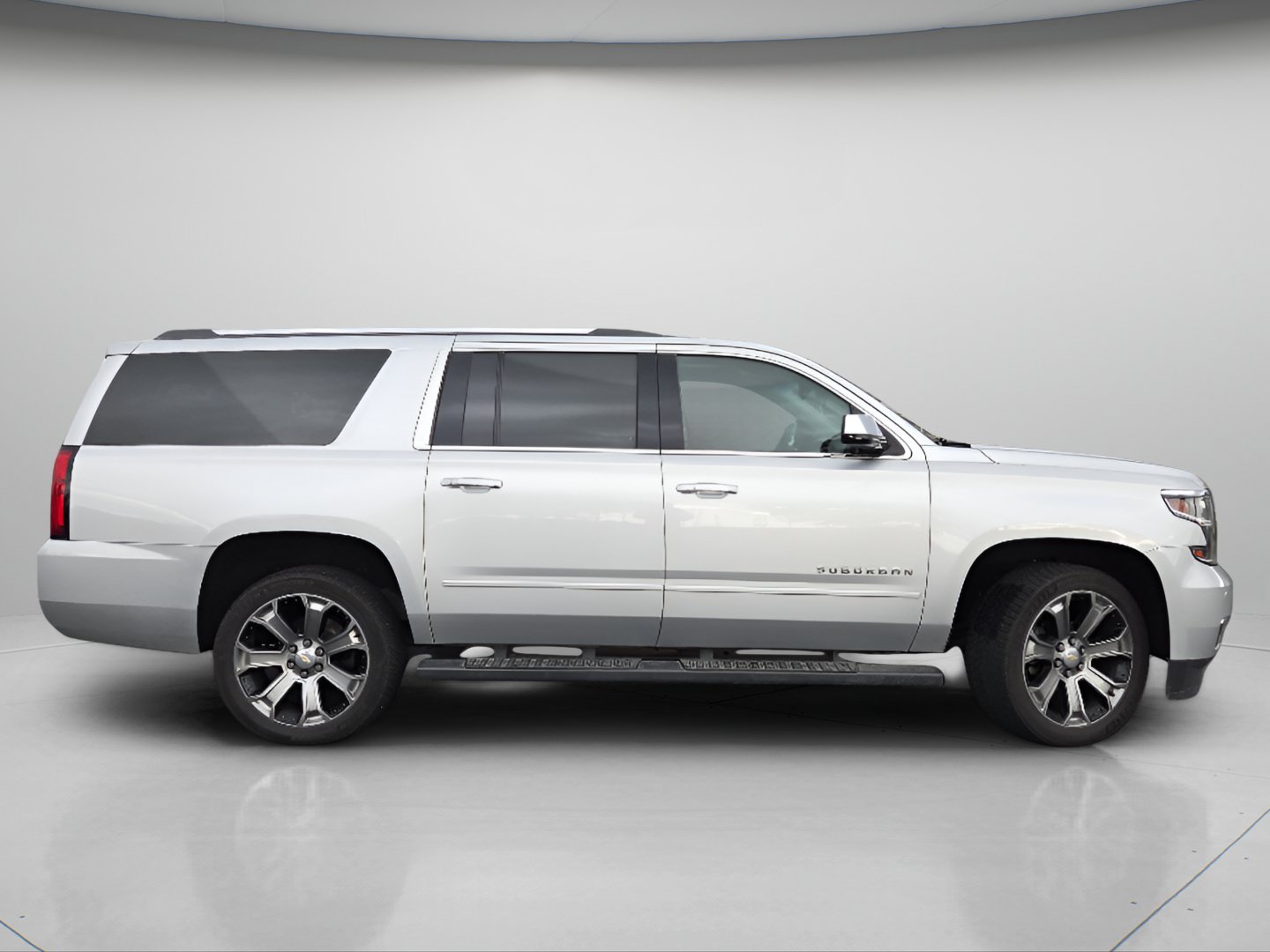 Used 2019 Chevrolet Suburban Premier AWD/4WD image 24
