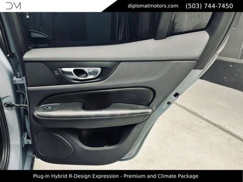 Used 2022 Volvo S60 T8 R-Design Expression w/ Premium Package AWD/4WD image 28