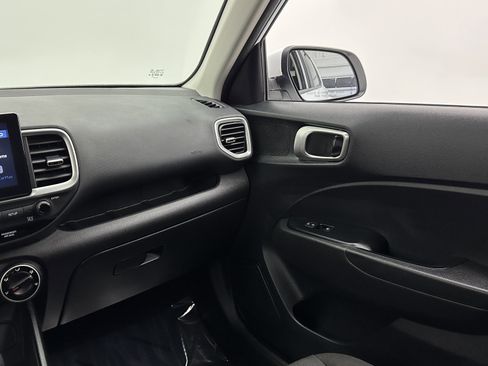 Used 2021 Hyundai Venue SE image 25