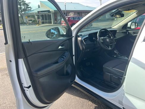 Used 2024 Buick Encore GX Preferred FWD image 12