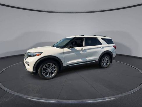 Certified 2022 Ford Explorer Limited w/ Equipment Group 301A AWD/4WD image 4